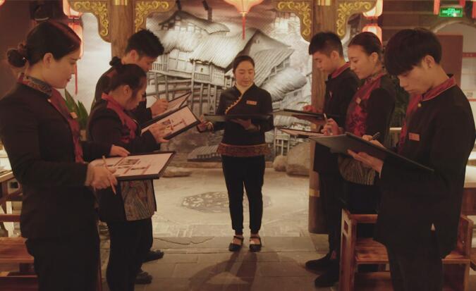 想提高火鍋加盟店利潤，得從培養(yǎng)服務員開始