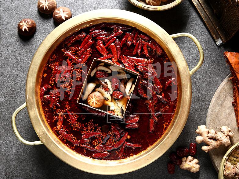 重慶火鍋為何風(fēng)靡全國？探究背后的文化符號