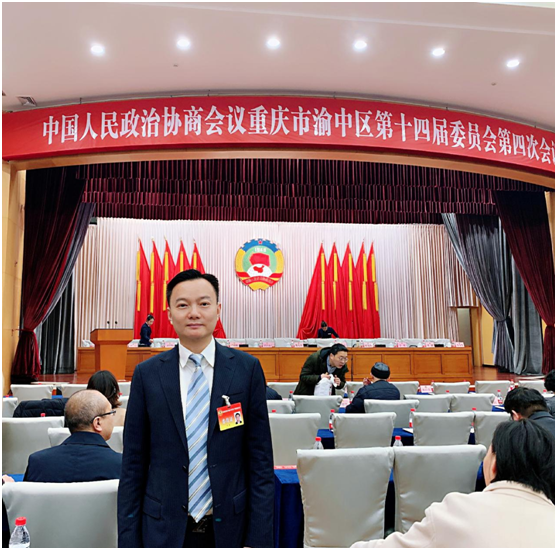 王普:重慶渝中區(qū)政協(xié)常委、民建重慶市委企專委委員、重慶人文科技學(xué)院客座教授、重慶朝天門餐飲控股集團(tuán)董事長、重慶博茂餐飲集團(tuán)董事長