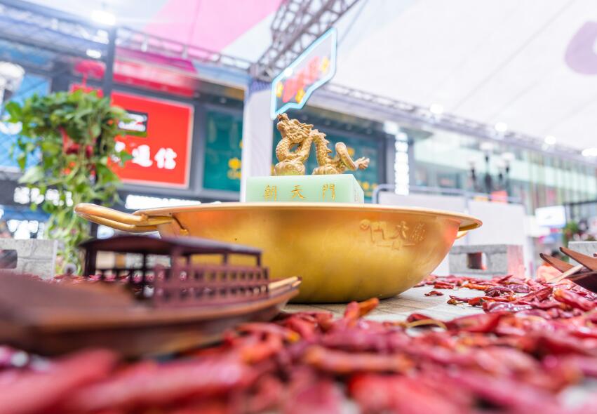 自貢開(kāi)火鍋加盟店怎么樣？賺不賺錢(qián)？