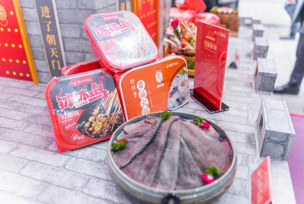 常寧開(kāi)火鍋加盟店，如何通過(guò)特色吸引顧客？