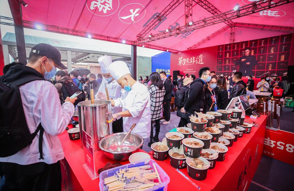 重慶人教你如何調(diào)制一個正宗的火鍋油碟？