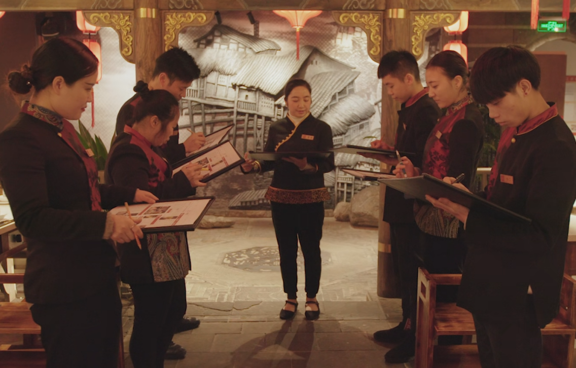 為什么大學(xué)生寧愿沒工作，也不愿意去當(dāng)服務(wù)員？