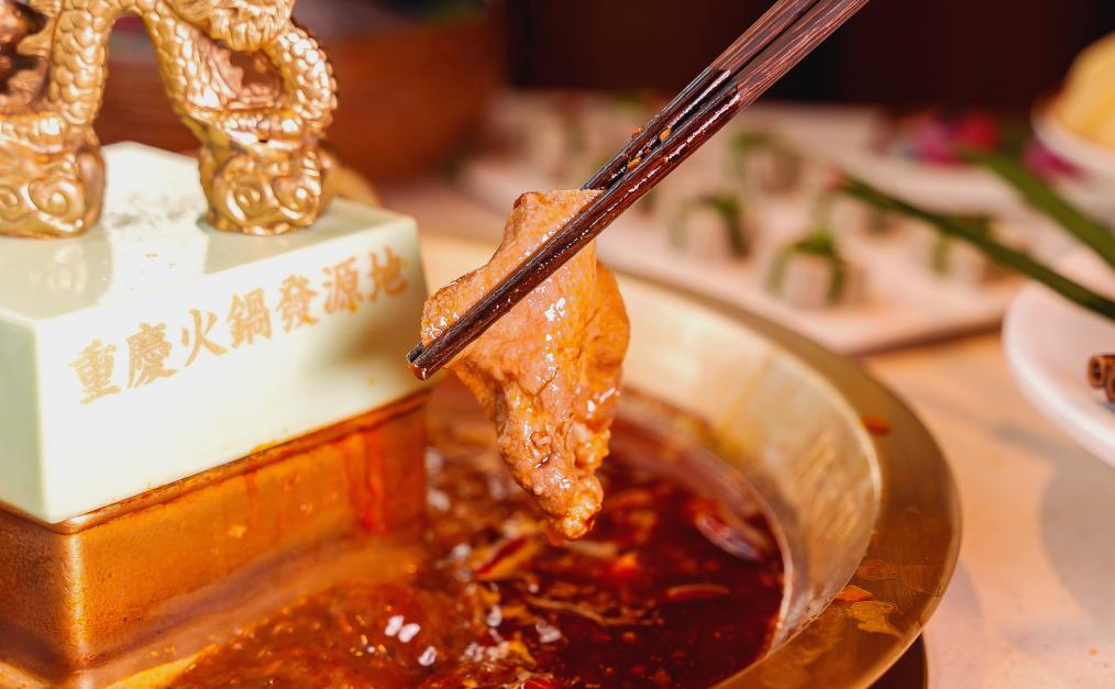 火鍋耙牛肉，好吃得不得了，難怪們店賣斷貨！