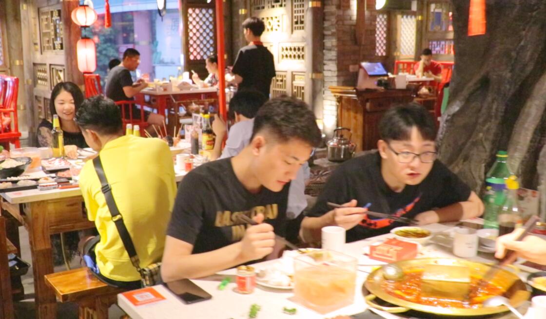 重慶火鍋，推出低價(jià)套餐，生意是否好？