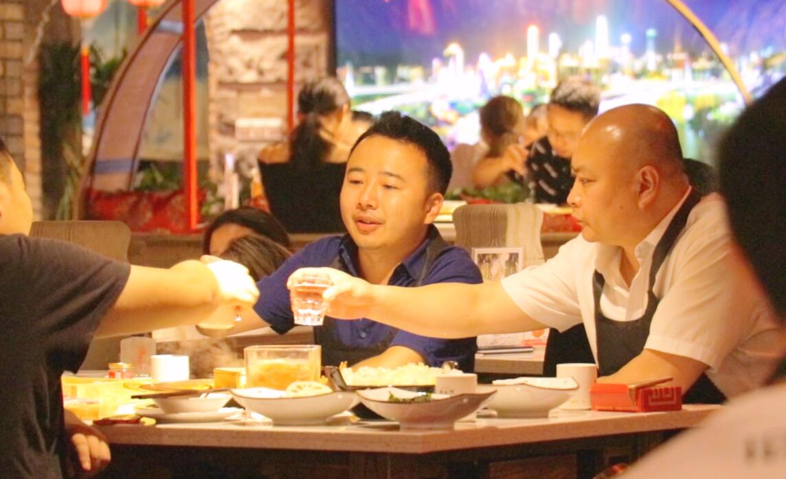 火鍋店選址在巷子里，如何招攬生意？