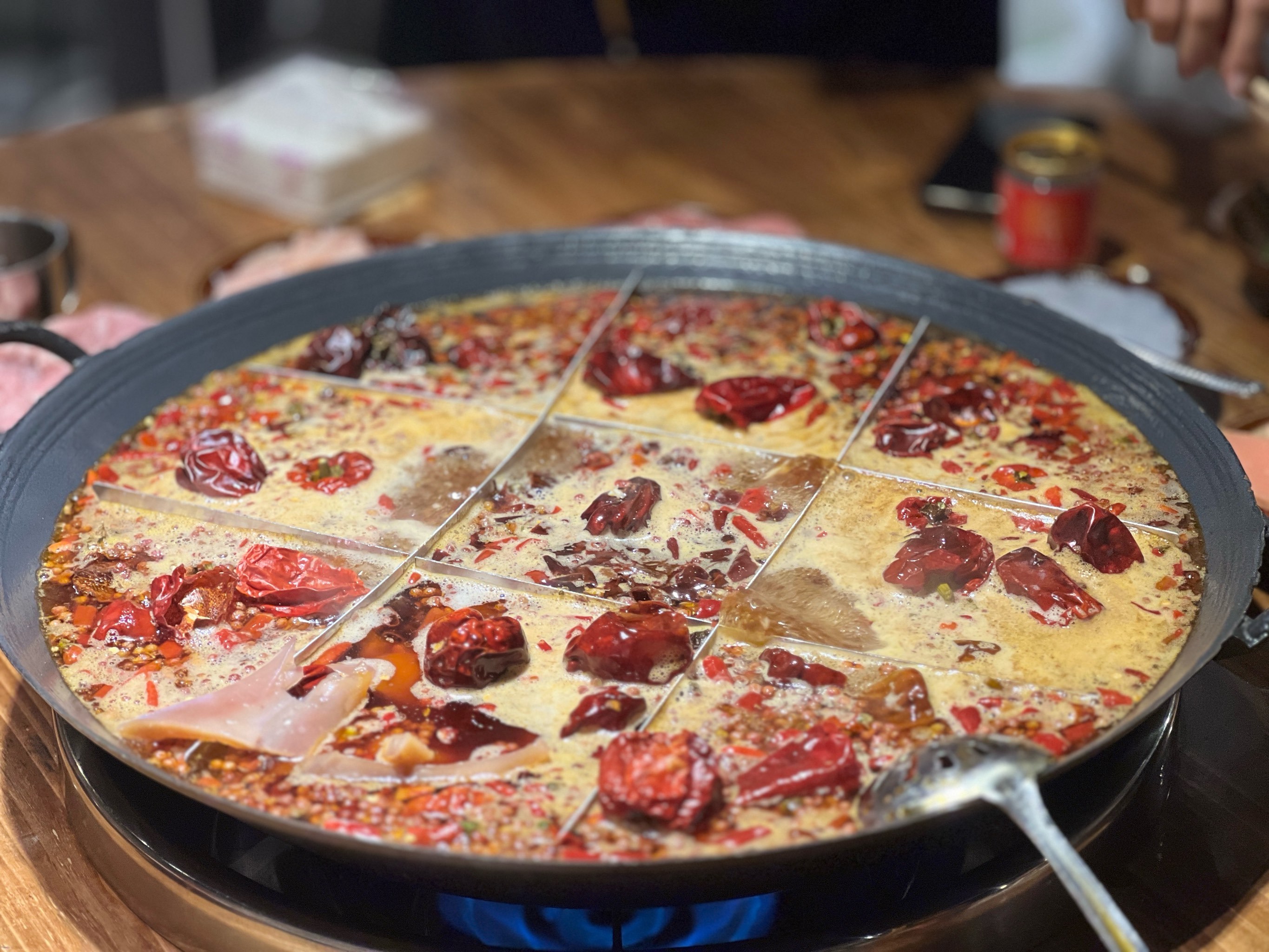 重慶水火鍋和重慶麻辣燙，區(qū)別居然是這一點